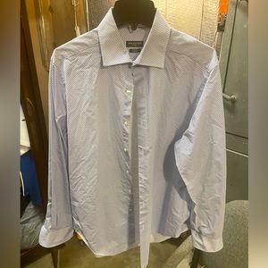 Van Heusen men’s large long sleeve button downs dress shirt. Wrinkle resistant